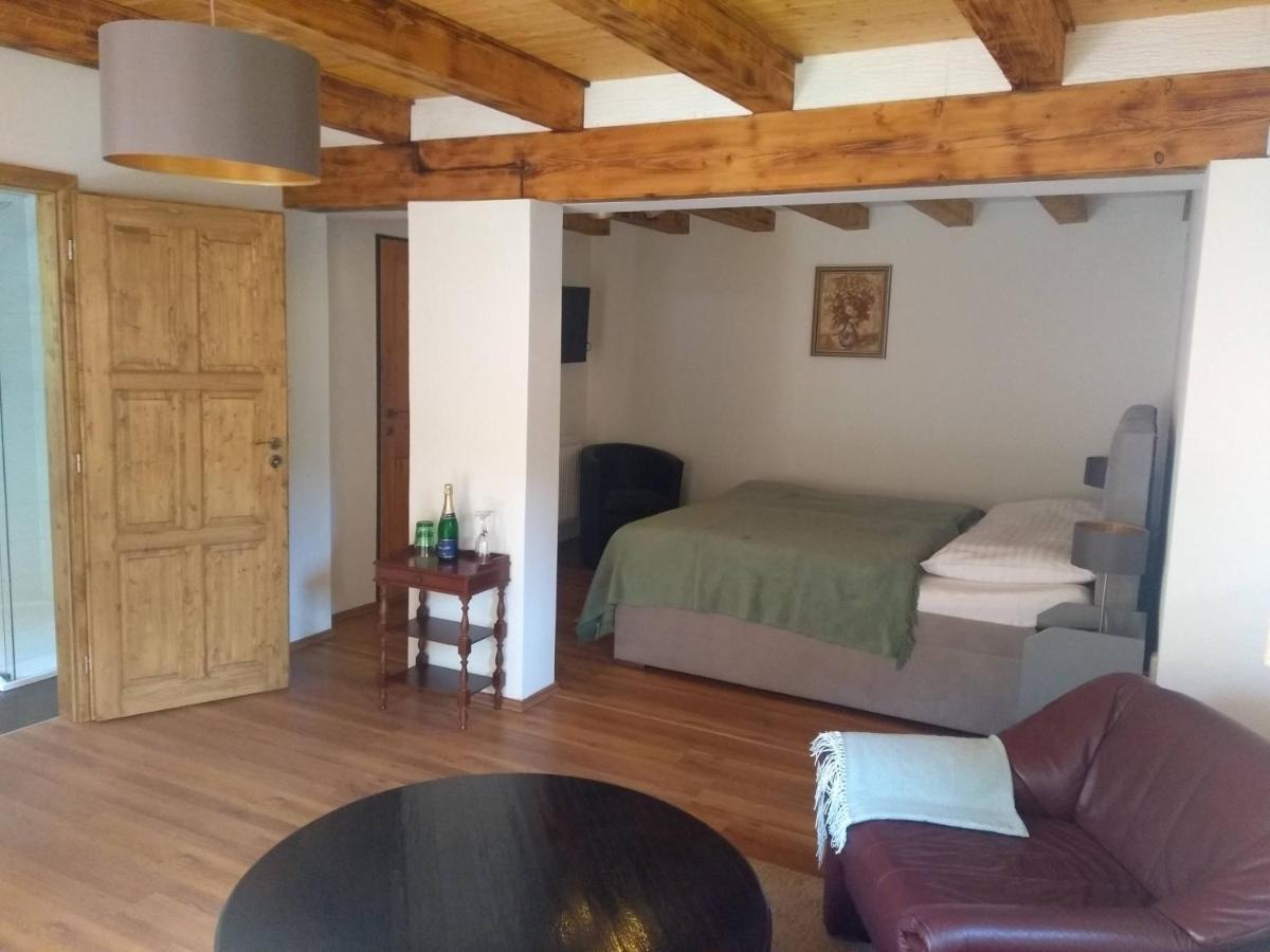Stodola-Soukromy Apartman Pro Dva S Venkovni Virivkou Karlstejn ภายนอก รูปภาพ